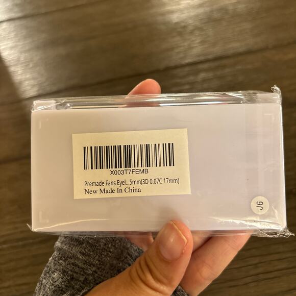 NWT Quewel 100% Pure Handmade Eyelash Extensions 17mm Clusters - Picture 2 of 2